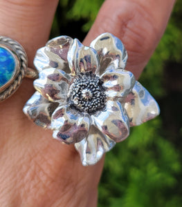 Metal flower ring