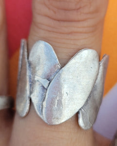 Abstract leafs ring