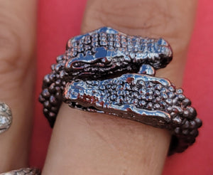 Two dragon heads ring