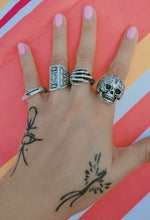 Load image into Gallery viewer, Skull ring
