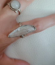 Load image into Gallery viewer, Clear quartz ring
