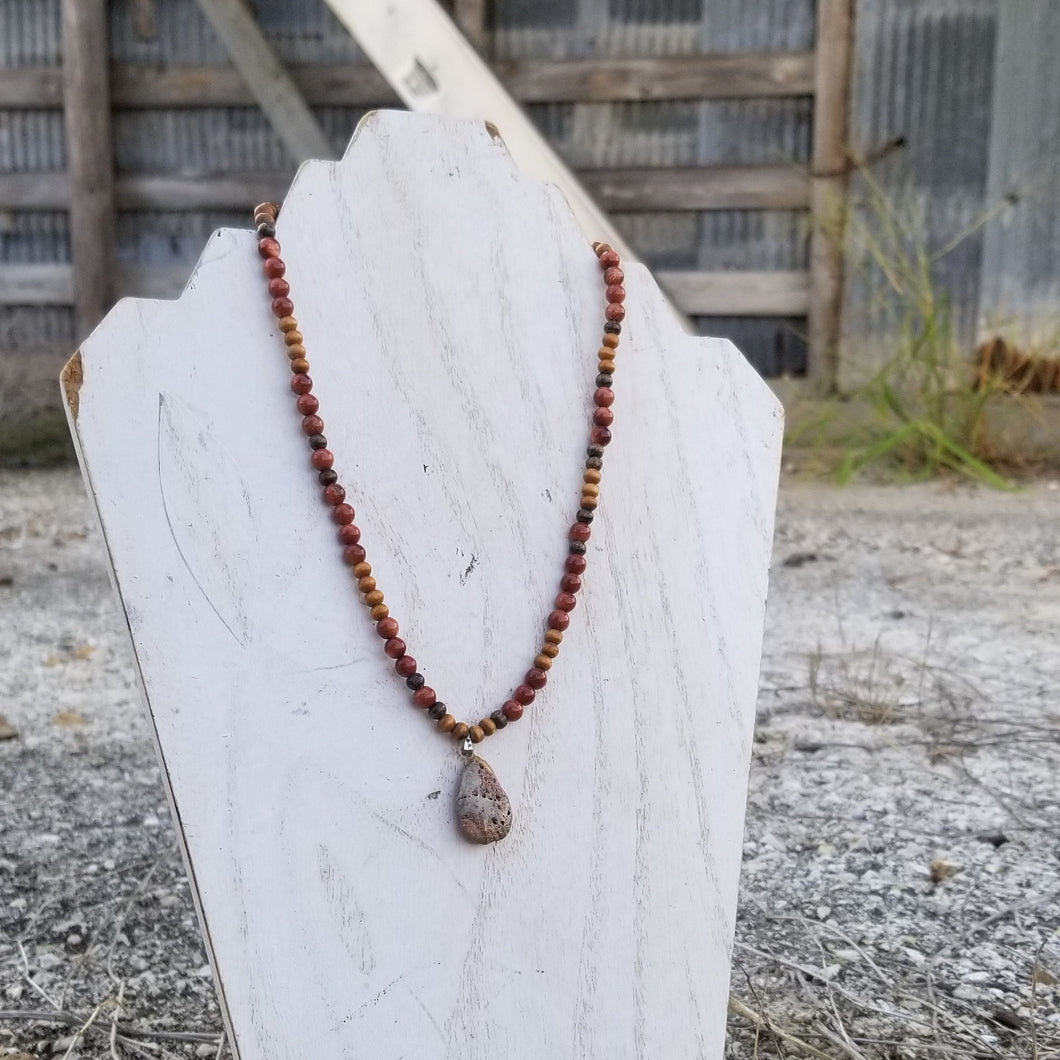 Aventurine w/fossil pendant necklace