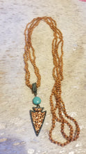 Load image into Gallery viewer, Crystals beads &amp; Copper arrowhead
