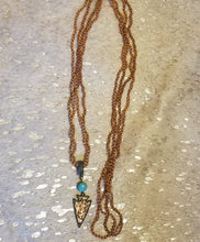 Load image into Gallery viewer, Crystals beads &amp; Copper arrowhead
