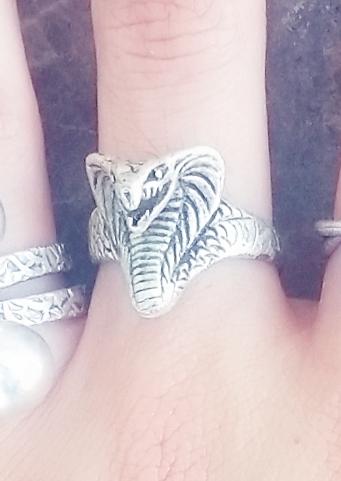 Cobra ring