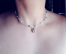 Load image into Gallery viewer, Metallic shell necklace
