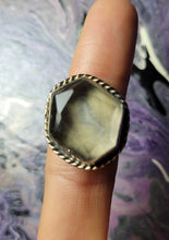 Load image into Gallery viewer, Clear quartz ring
