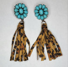 Load image into Gallery viewer, Squash blossom earrings
