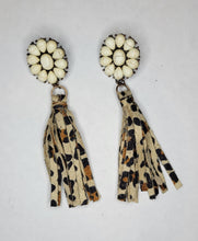 Load image into Gallery viewer, Squash blossom earrings
