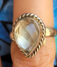 Load image into Gallery viewer, Clear quartz ring
