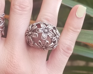 Flower power ring