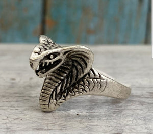 Cobra ring