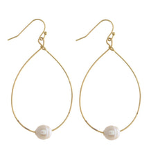 Load image into Gallery viewer, Pearl earrings
