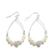 Load image into Gallery viewer, Pearl earrings
