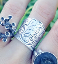 Load image into Gallery viewer, Hamsa boho ring
